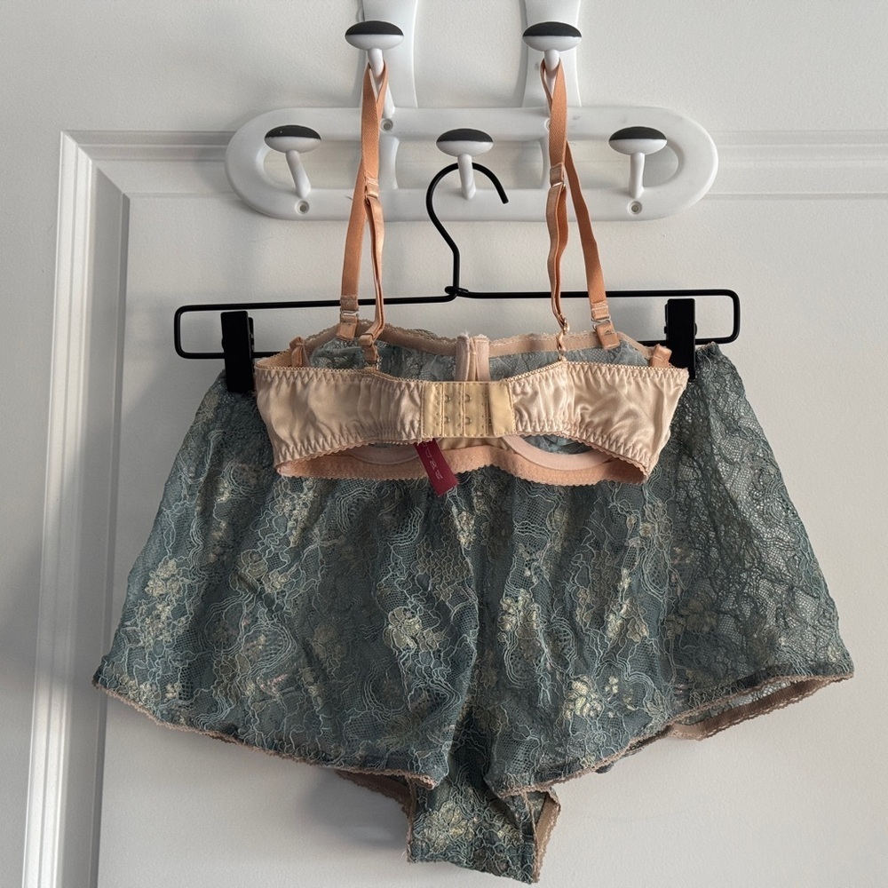Lingerie set - Picture 5 of 13